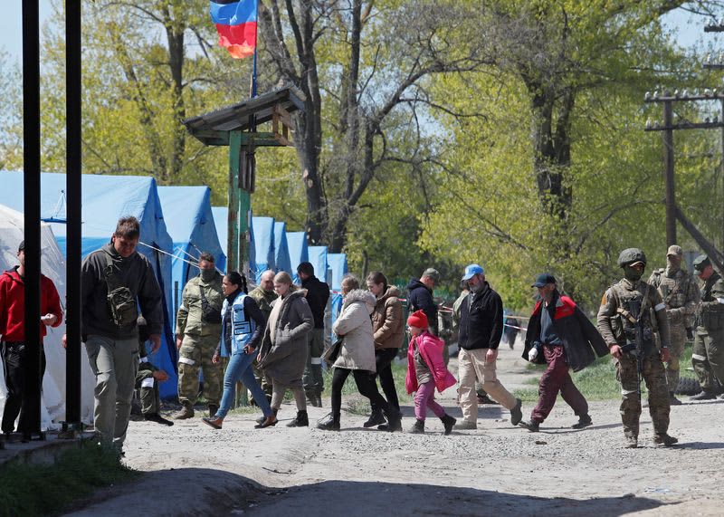 Civilians evacuated from Ukraine's Mariupol; U.S. Speaker Pelosi visits Kyiv 20 origin 1