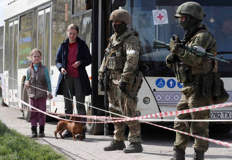 Civilians evacuated from Ukraine's Mariupol; U.S. Speaker Pelosi visits Kyiv 21 origin 1