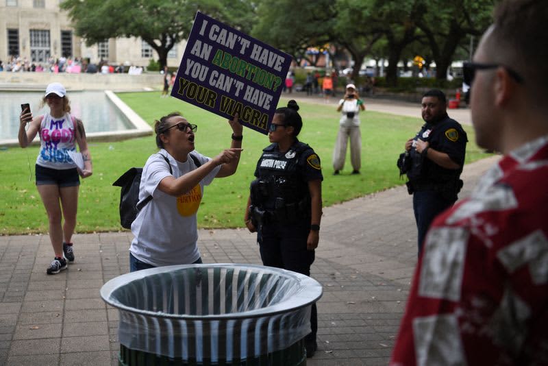Thousands in U.S. march under 'Ban Off Our Bodies' banner for abortion rights 34 origin 1
