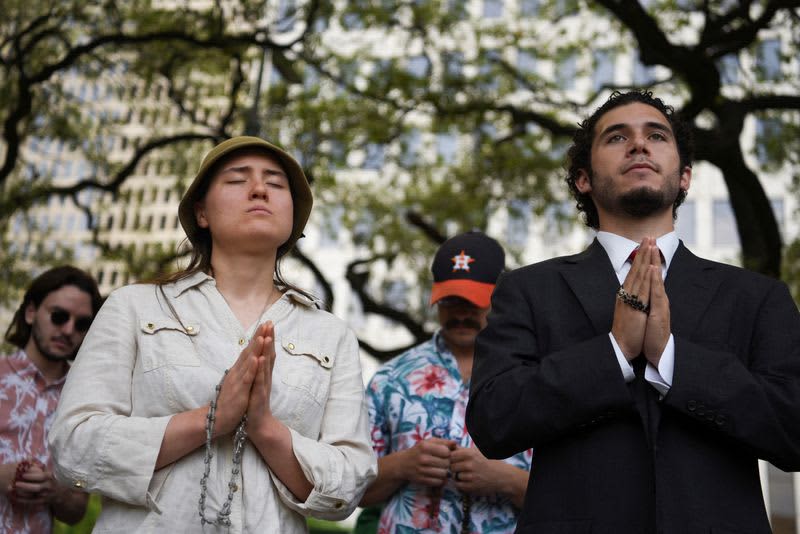 Thousands in U.S. march under 'Ban Off Our Bodies' banner for abortion rights 35 origin 1