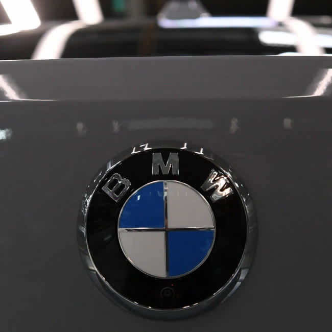 BMW debuts heated seat and steering wheel subscriptions in the UK ...