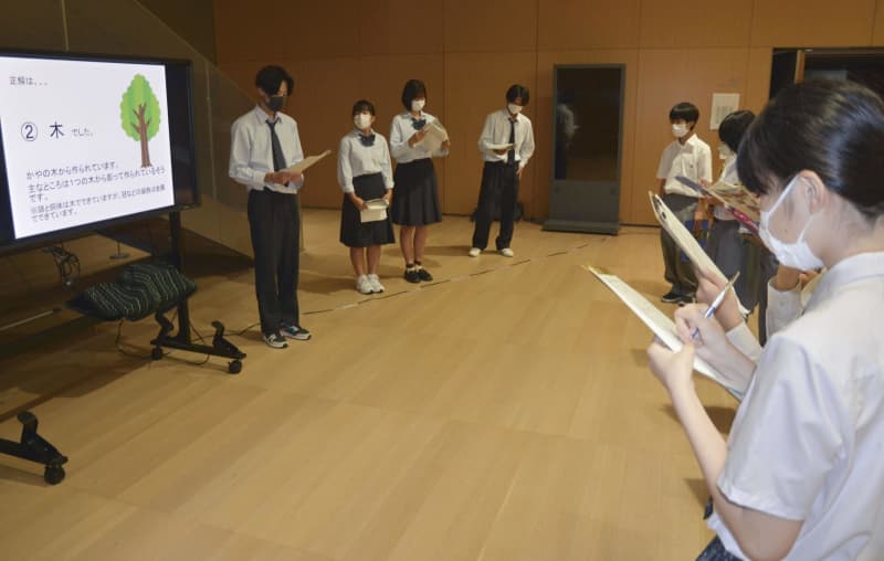 京都の中学生 特別展で取材体験 解説役は大阪の高校生 共同通信