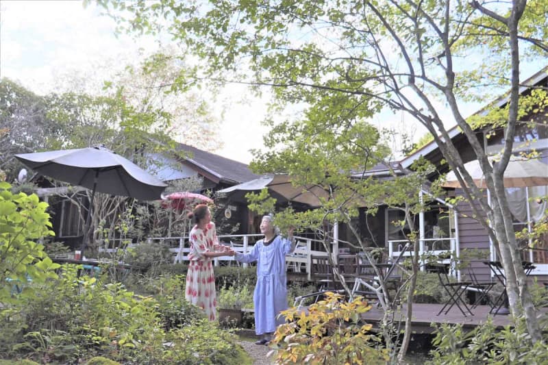 ☕ ｜ A stylish cafe that suddenly appears in the forest of Tamba, Kyoto Relaxing lunch on the terrace or in the garden