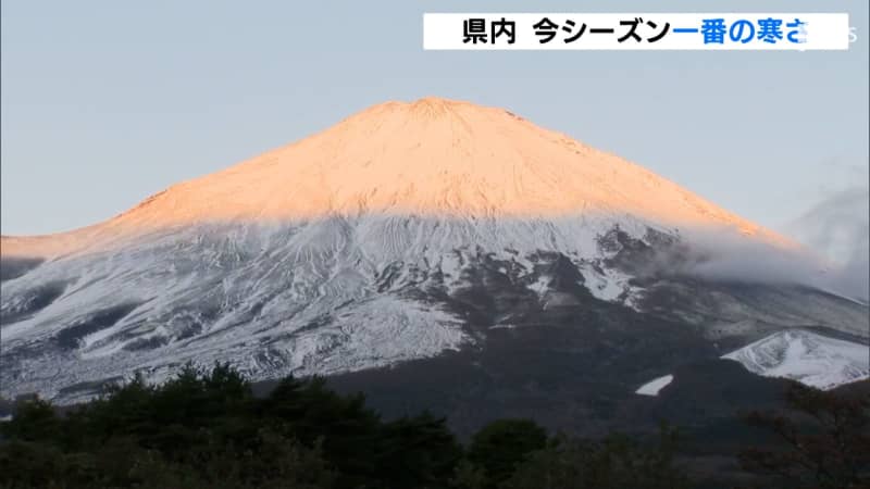 Mt.Fuji is dyed in the morning sun, a fantastic “Red Mt.