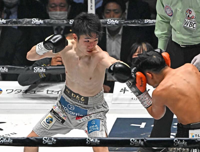 Kenshiro Teraji defeated Hiroto Kyoguchi by TKO in the 7th round to unify the two world boxing titles