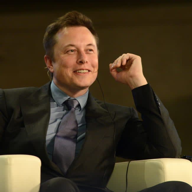 Elon Musk sacks Twitter's entire board of direc…