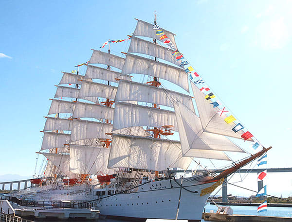 海の貴婦人が“満開”　新湊・海王丸パーク30周年、1210日ぶり全29枚展帆
