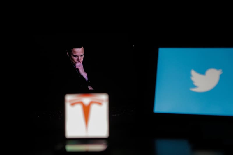 Elon Musk urges Twitter followers to vote Repub…