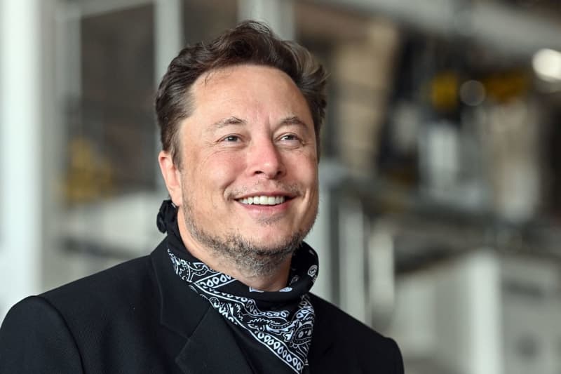 Elon Musk sells more Tesla shares, raises $4 bi…