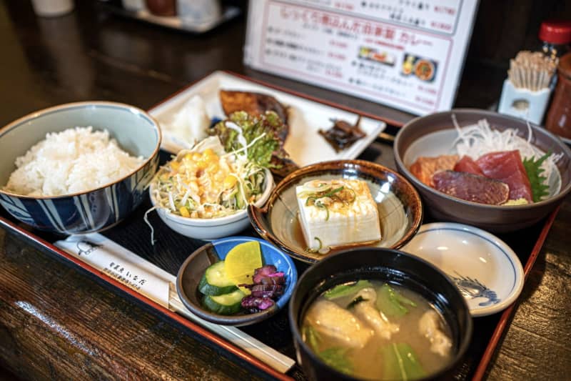 孤独のグルメ シーズン8に登場！新鮮な魚料理が味わえる、東京・豪徳寺の定食屋