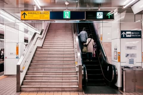 名古屋市民のマナーは悪い？　「エスカレーター歩かないで」条例制定を目指すワケ
