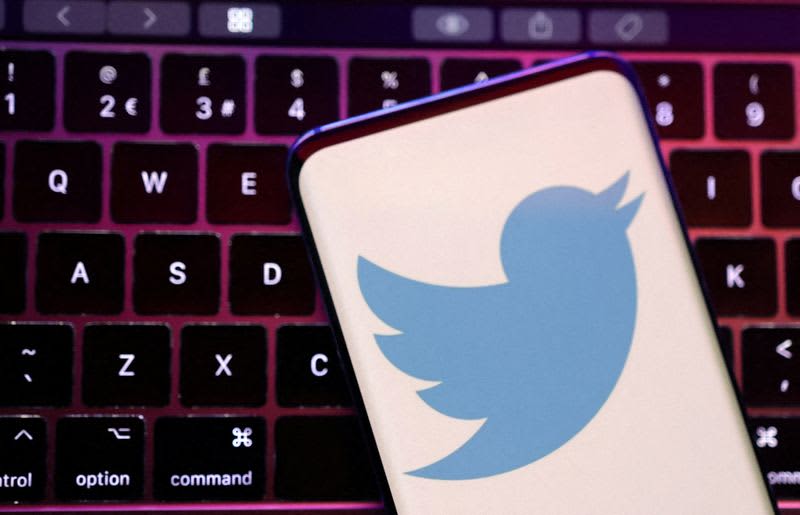 Musk halts Twitter’s coveted blue check amid pr…