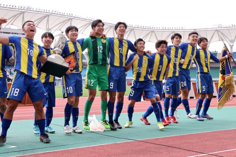 国見が12年ぶり優勝” 全国高校サッカー長崎県大会 劇的ロスタイム決着