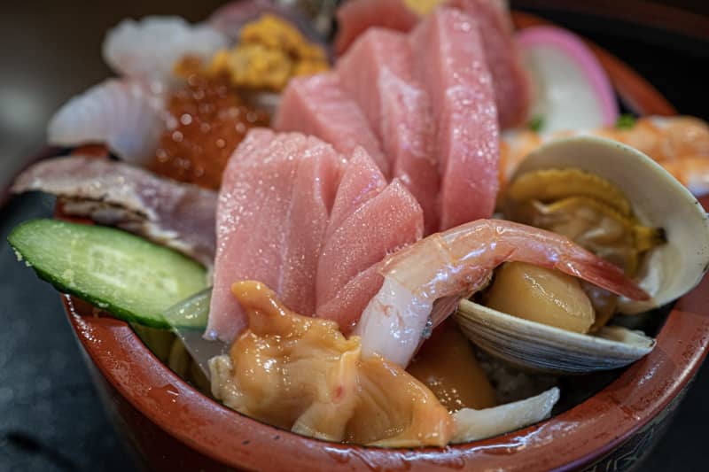 1500円とは思えない！千葉「船橋市場」唯一の寿司屋の、贅沢すぎる「海鮮丼」