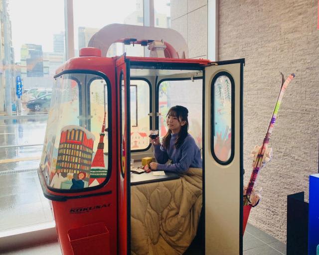 すすきのに登場『ゴンドラこたつ』写真映えOK　温もって食べて飲んで幸せな夜更かし【札幌】
