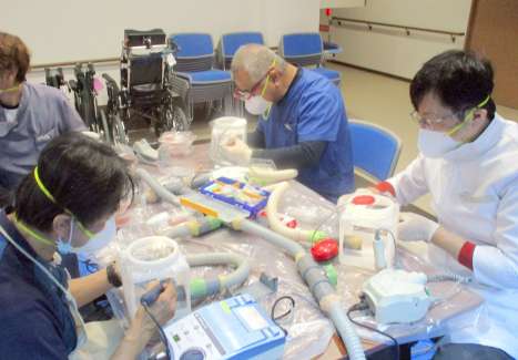 Name engraving on dentures with special equipment... for what?Nursing homes are a big help Kagoshima Association of Dental Technicians volunteers