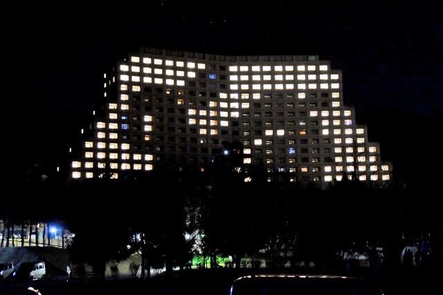 客室の窓明かりを利用してメッセージを発信　福島県猪苗代町のホテルリステル猪苗代
