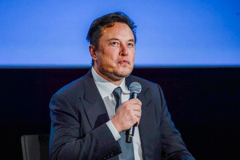 Elon Musk is berating advertisers for dumping T…