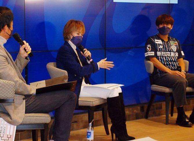 J1福岡が「最強になるには？」少年サポーターの質問に小柳ルミ子が挙げたポイントは「スローイン」