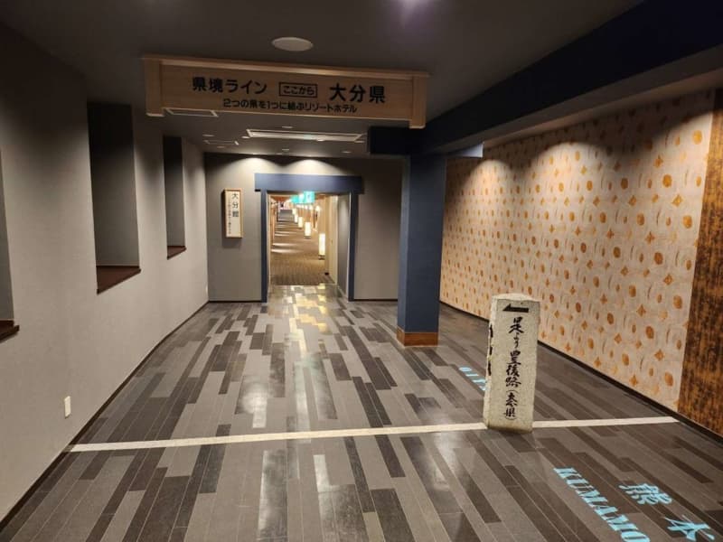 なぜわざわざこんな場所に？　館内に「県境」を持つ不思議なホテルが話題に