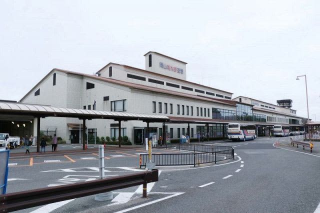 岡山空港35年 モザイクで祝おう　県、素材写真募り式典で披露へ