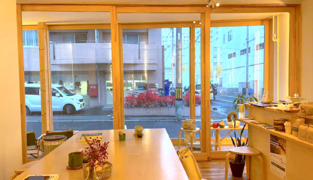 道行く人が振り向く“壁一面ガラス張り”…”気になるおしゃれカフェ”今年オープン【札幌】