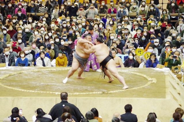 貴景勝や正代 迫力の取組間近で　大相撲総社場所、ファンら歓声
