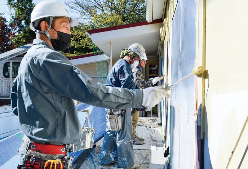 平塚塗装組合がボランティア  福祉施設の外壁修繕　平塚市
