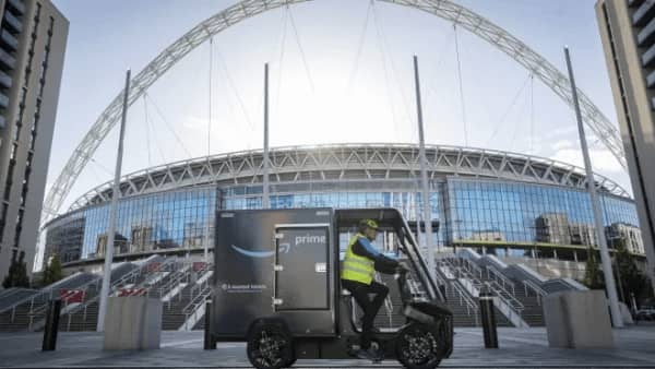アマゾン、イギリスで電動アシストカーゴバイクの配送を拡大　自転車配送でCO2削減