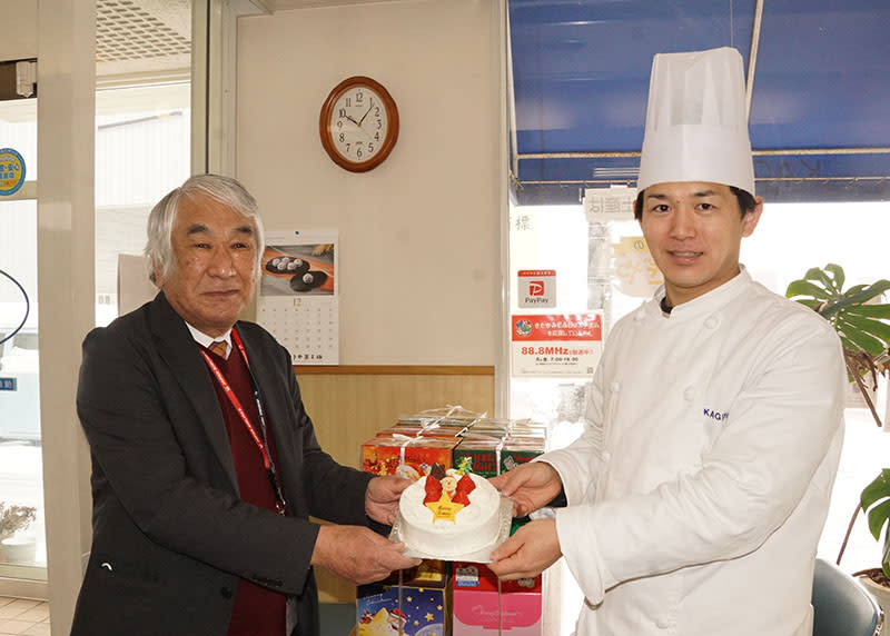ひと足早くＸマスケーキ　かぎや菓子舗　１１施設へ