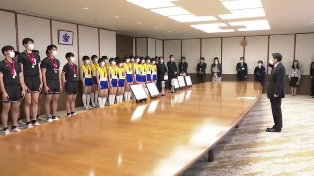 春高バレー出場の東福岡・城東が福岡県知事を訪問　活躍誓う