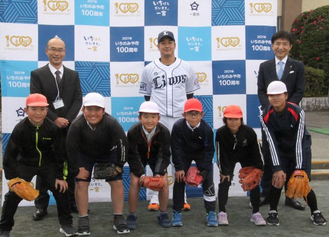 平井克典が母校などにティーボールのセット寄贈「本当にみんなパワフル」コロナ禍で減った外遊びのき…