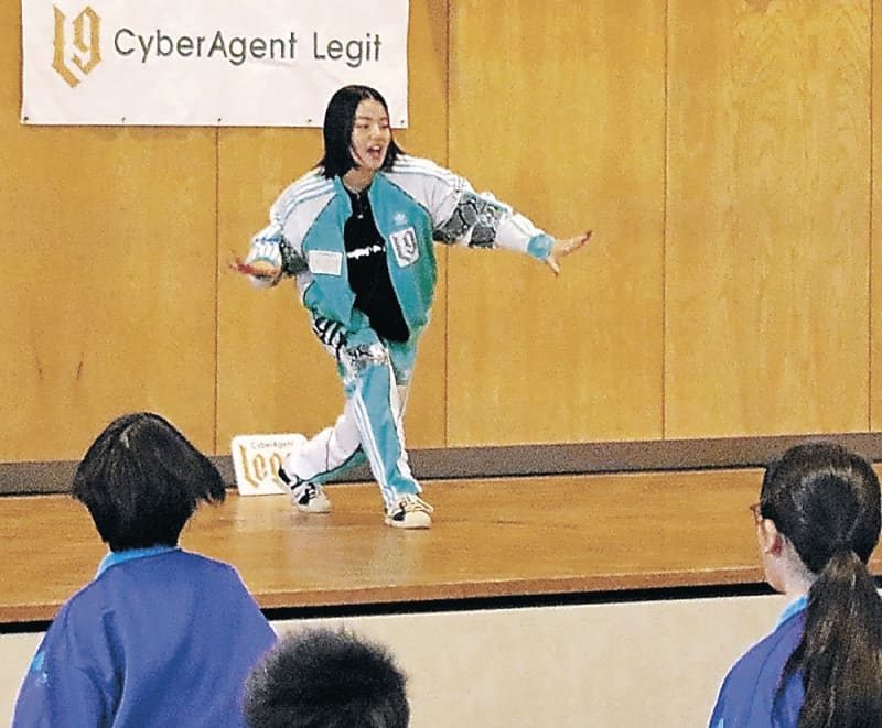 Kotori learns dance with an app, class in Yamamuro, Toyama