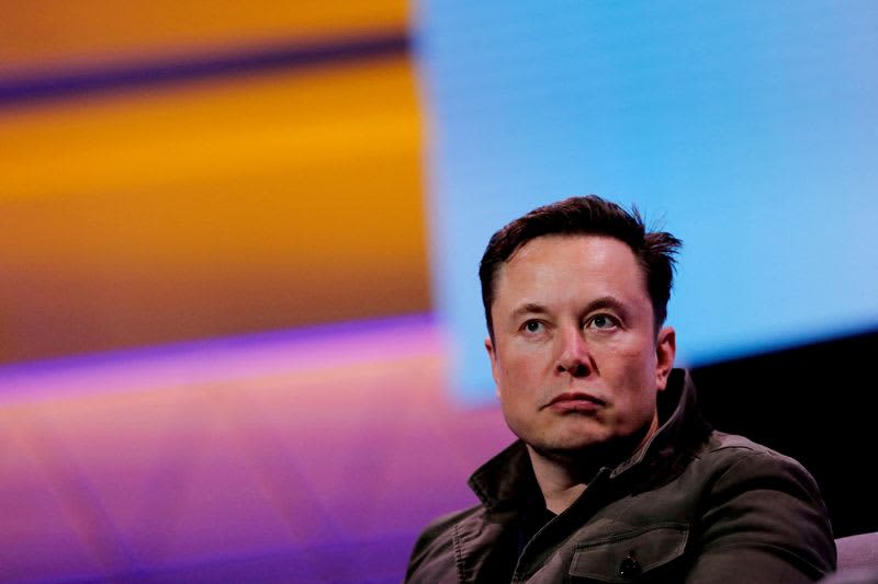 Musk says will restore recently suspended journ…