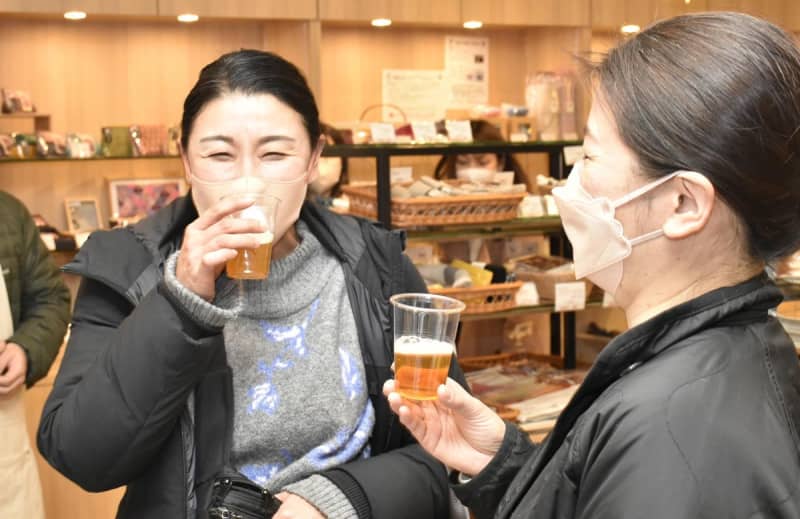 平内のツバキ酵母でビール　町、東京で試飲会