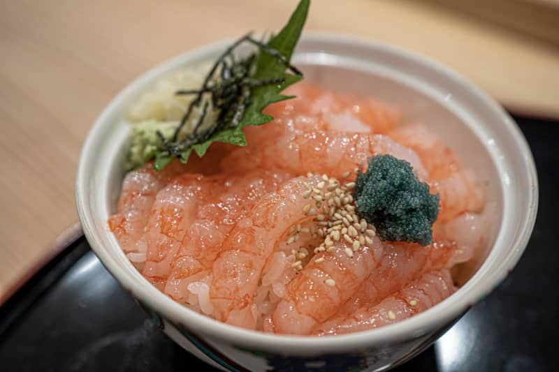 You can taste it at a sushi restaurant near Niigata Station!The signature dish, "Nanban Shrimp Donburi," is a must-eat for shrimp lovers.