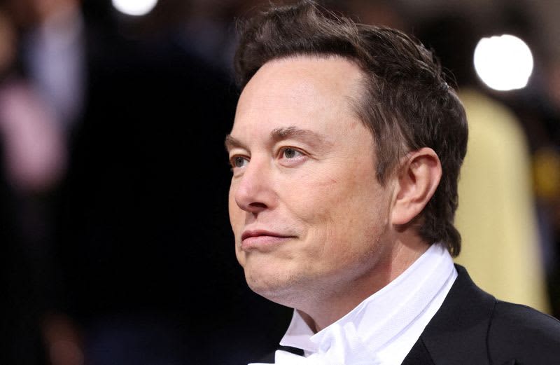Elon Musk poll shows 57.5% want him to step dow…
