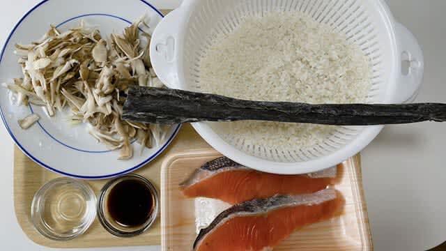 『きのう何食べた？』レシピ【鮭とゴボウの炊き込みご飯】完全再現！　入れて炊くだけ、時短で香り豊…