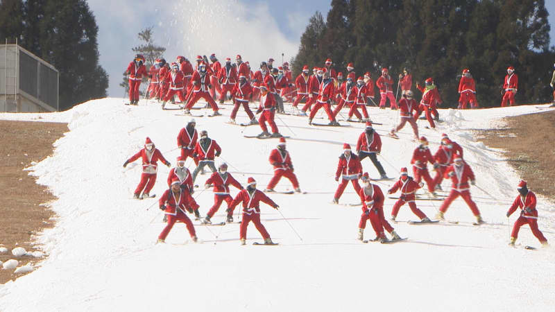 高島・箱館山スキー場　１００人のサンタが大滑走！／滋賀
