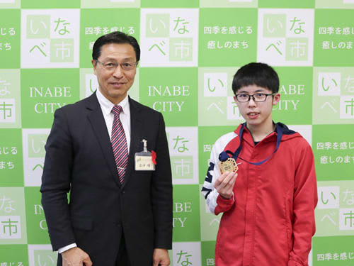 全国障害者スポーツ大会卓球で優勝　新田さんがいなべ市長訪問