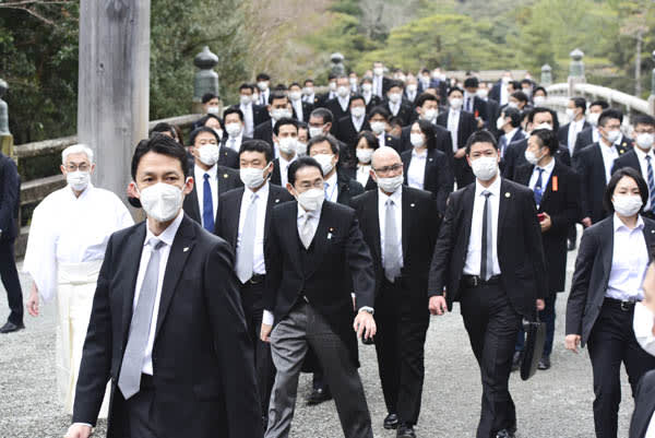 岸田首相が伊勢神宮参拝　年頭会見「賃上げで未来切り開く」　三重