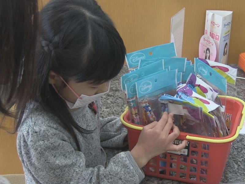 Children learn the importance of money New Year Kids Appreciation Day at Seki Shinkin Bank Seki City, Gifu Prefecture