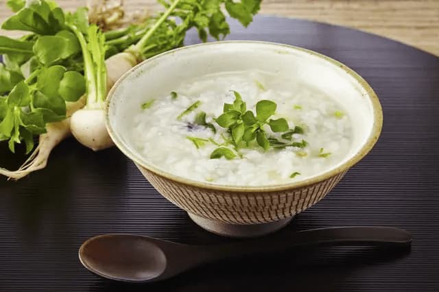 【お正月】健康を祈る日本の伝統料理。1月7日は「七草粥」をいただきましょう。