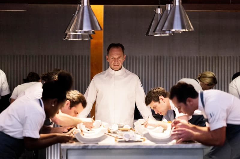 Blu-ray + DVD set of "The Menu" starring Ralph Fiennes will be released!