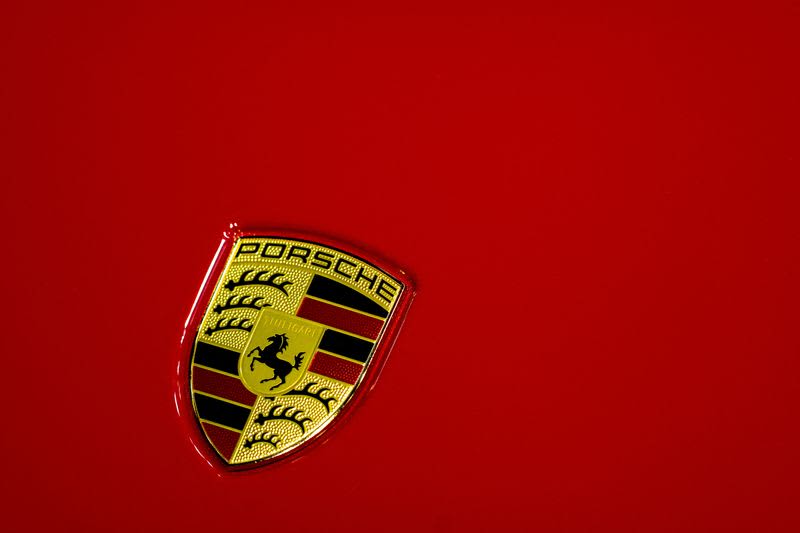Porsche to ensure familiar software is availabl…
