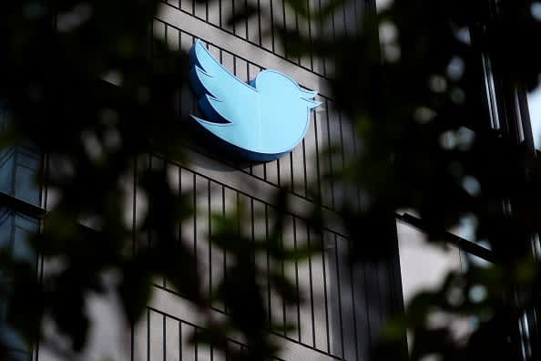 Twitter in trouble? Over 500 advertisers quit t…