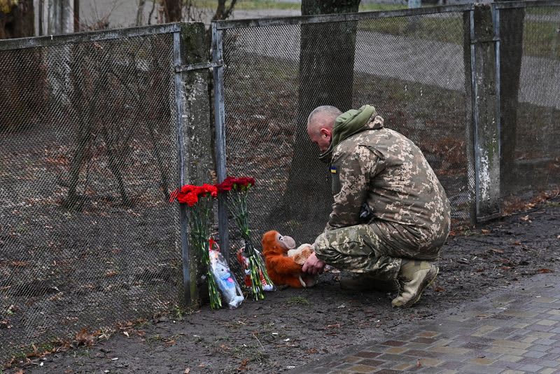 Ukraine, helicopter crash kills interior minister in Kiev as fighting rages in east 6 origin 1