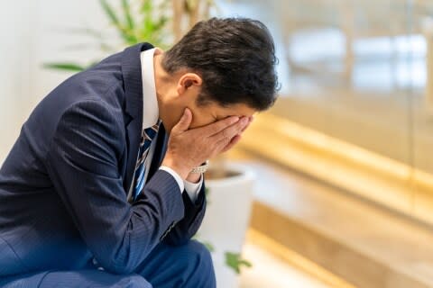 出張で泊まったビジネスホテルに風俗を呼んで後悔…法的な問題は？