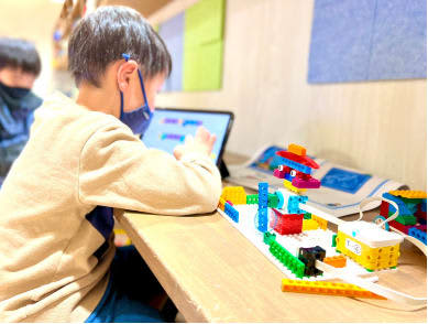 Programming is also a hot topic!Do you know "Lego® School" where you can learn while playing?