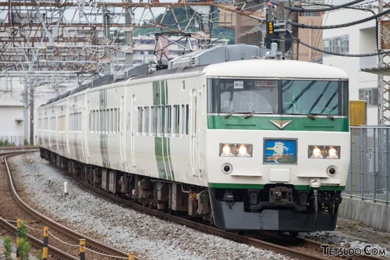 旧型車両の復活？と、新宿駅のカフェの廃止　今週一週間の鉄道ニュース